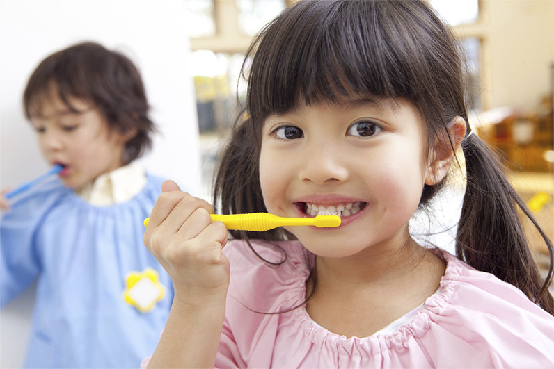 どこに行っても泣いてしまうお子さまも、優しく、根気強く治療します                